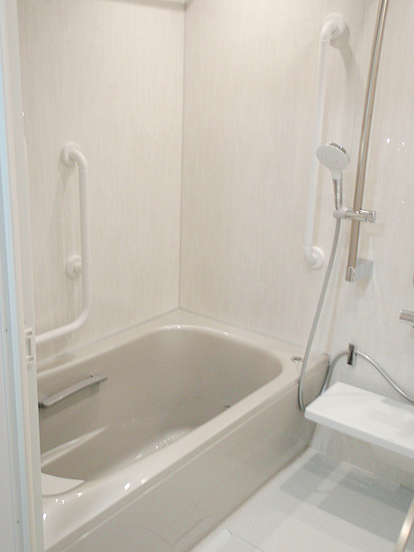 床ワイパー洗浄で床まわりのきれいが長持ち　目黒区O様邸